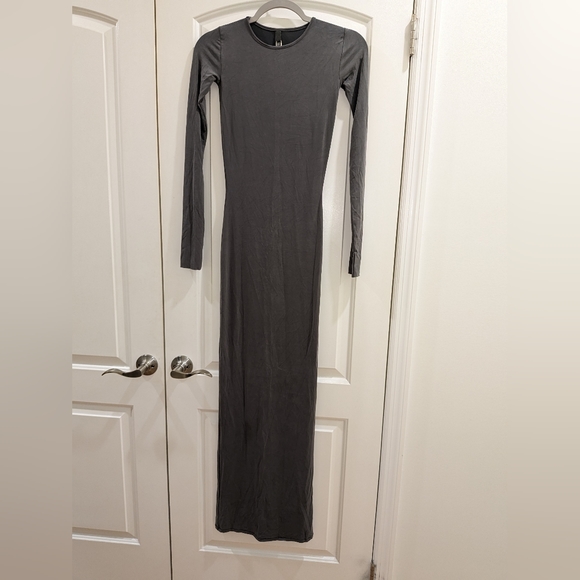1. NWT SKIMS SMOOTH LOUNGE CREW NECK LONG SLEEVE DRESS IN GUNMETAL - Picture 7 of 7